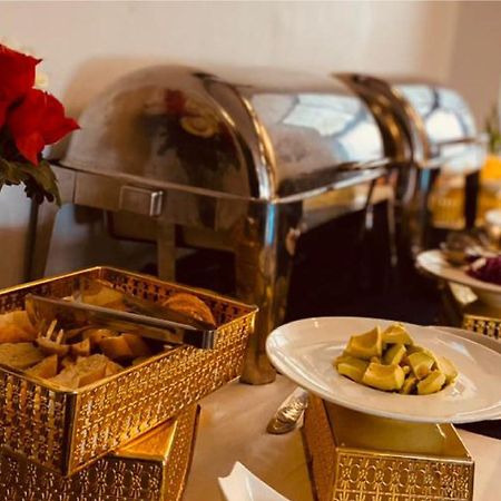 Hotel Vendome Дуала Екстериор снимка