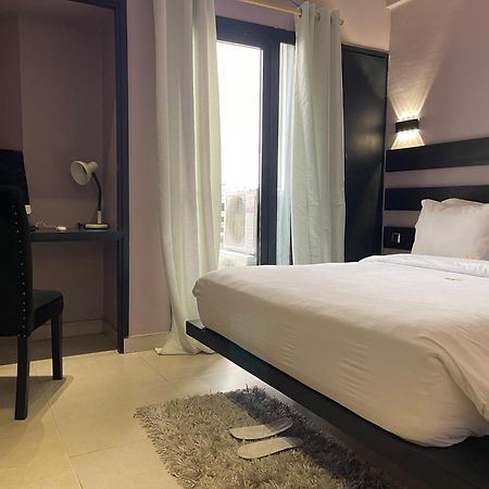Hotel Vendome Дуала Екстериор снимка
