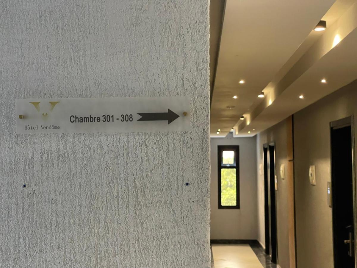 Hotel Vendome Дуала Екстериор снимка