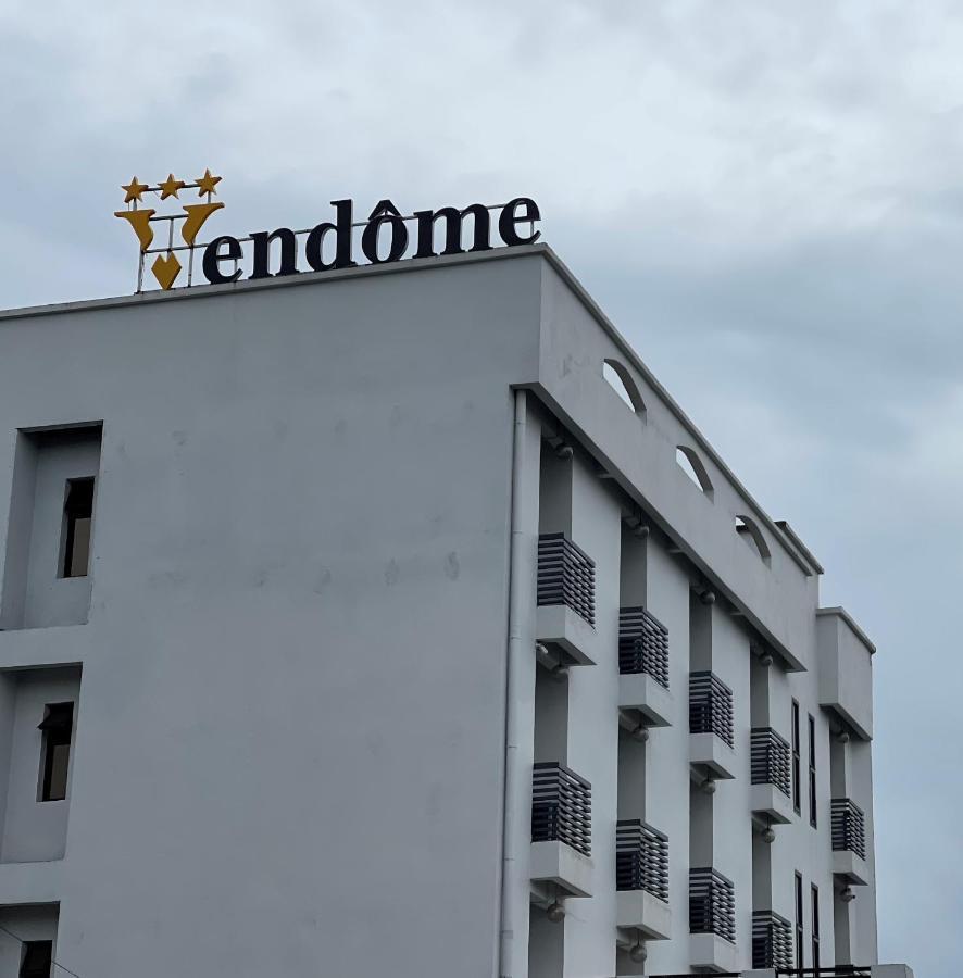 Hotel Vendome Дуала Екстериор снимка