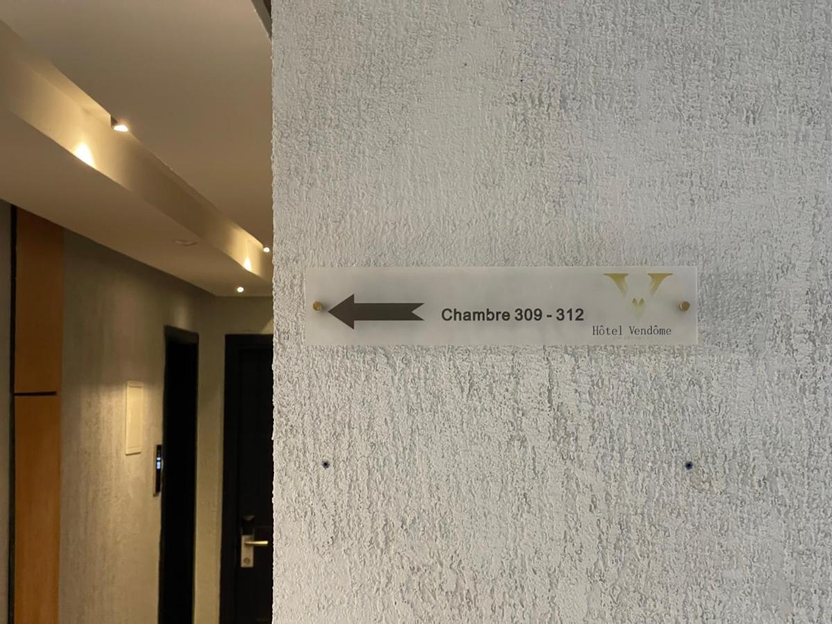 Hotel Vendome Дуала Екстериор снимка