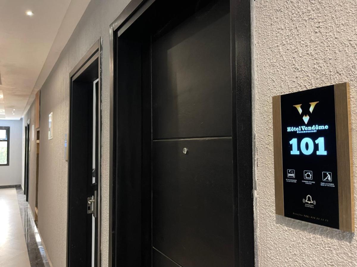 Hotel Vendome Дуала Екстериор снимка
