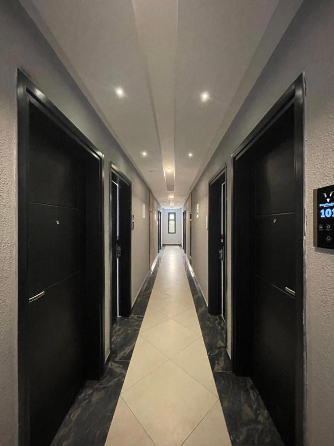 Hotel Vendome Дуала Екстериор снимка