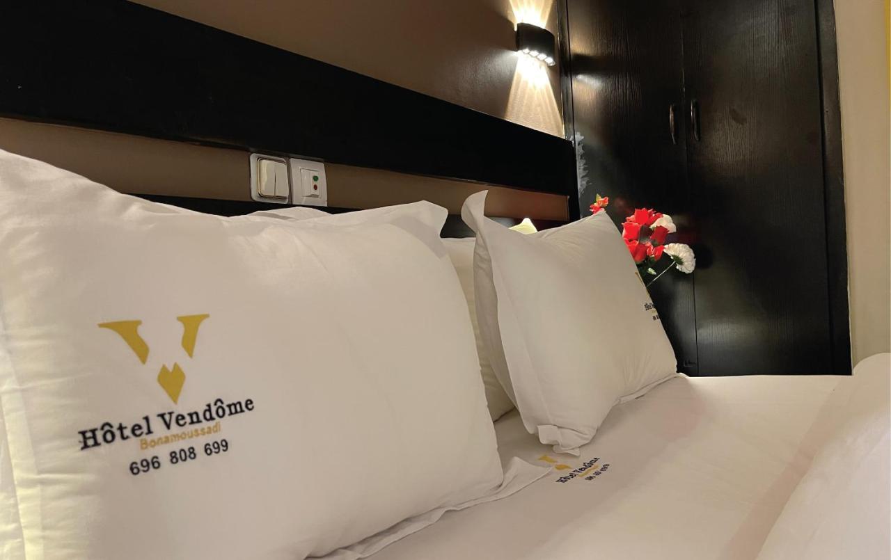 Hotel Vendome Дуала Екстериор снимка