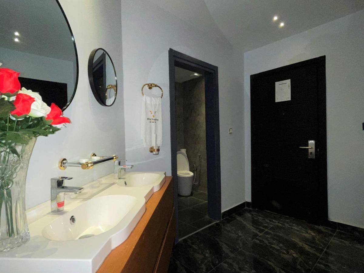 Hotel Vendome Дуала Екстериор снимка