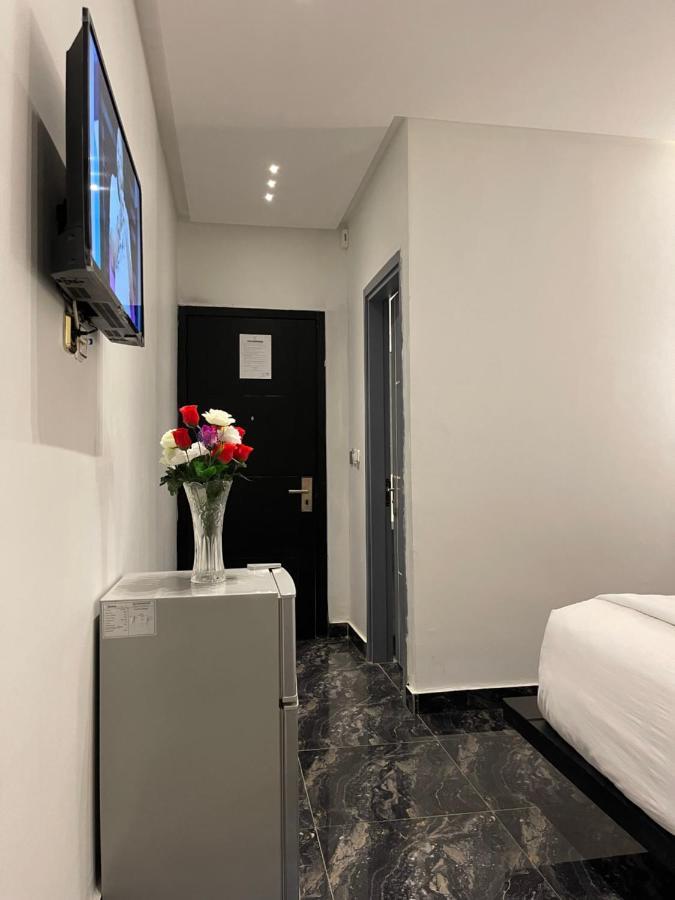 Hotel Vendome Дуала Екстериор снимка