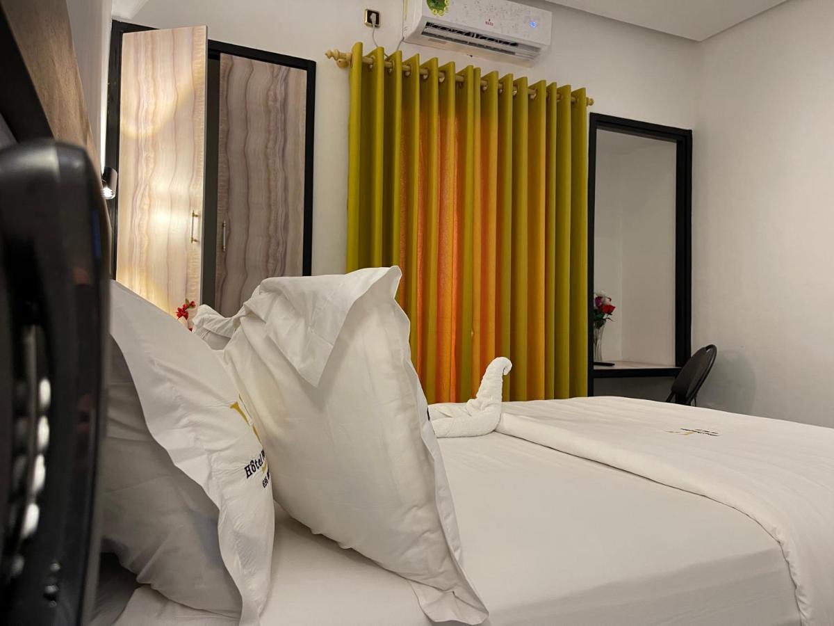 Hotel Vendome Дуала Екстериор снимка