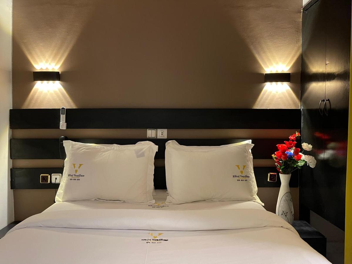 Hotel Vendome Дуала Екстериор снимка