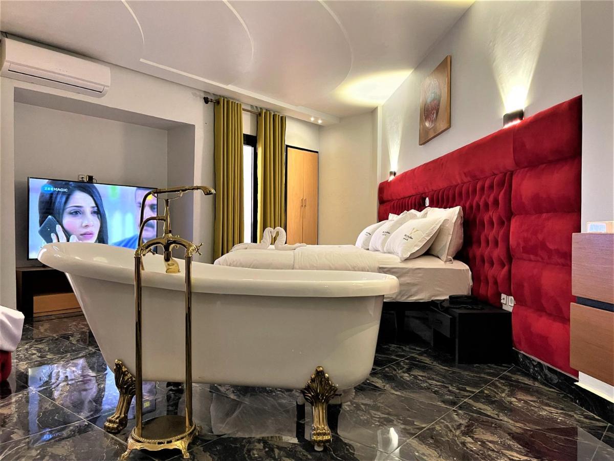 Hotel Vendome Дуала Екстериор снимка