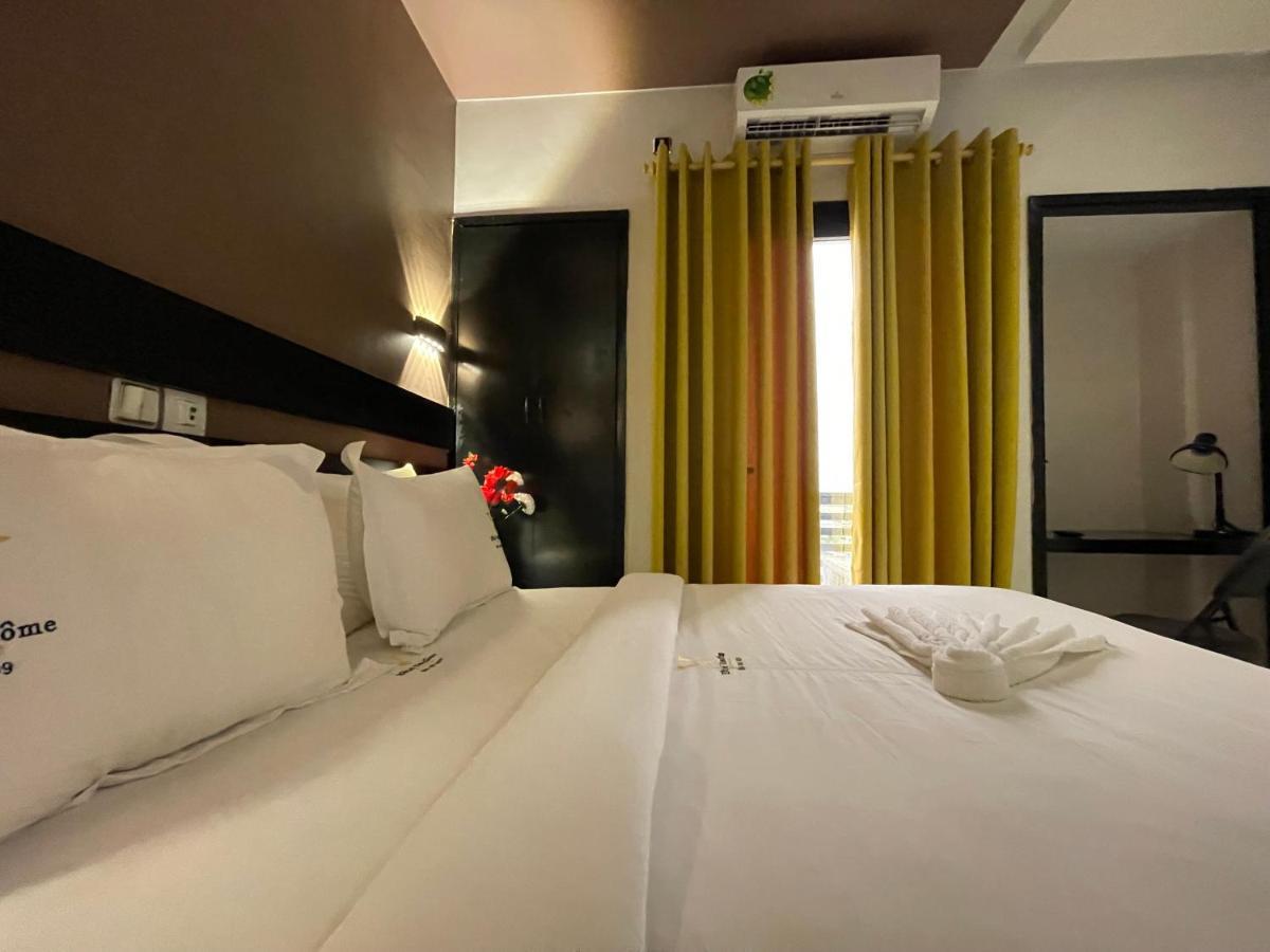 Hotel Vendome Дуала Екстериор снимка