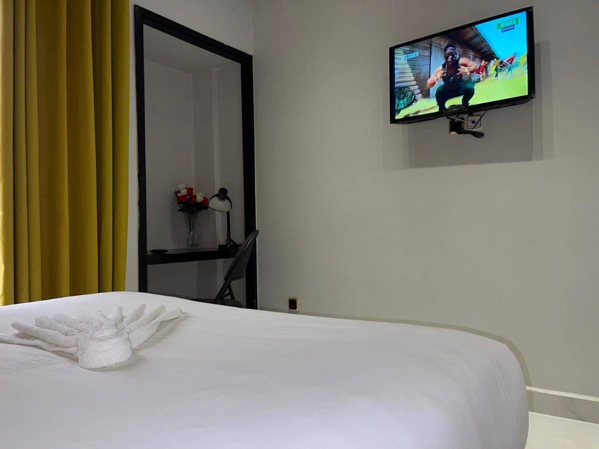 Hotel Vendome Дуала Екстериор снимка