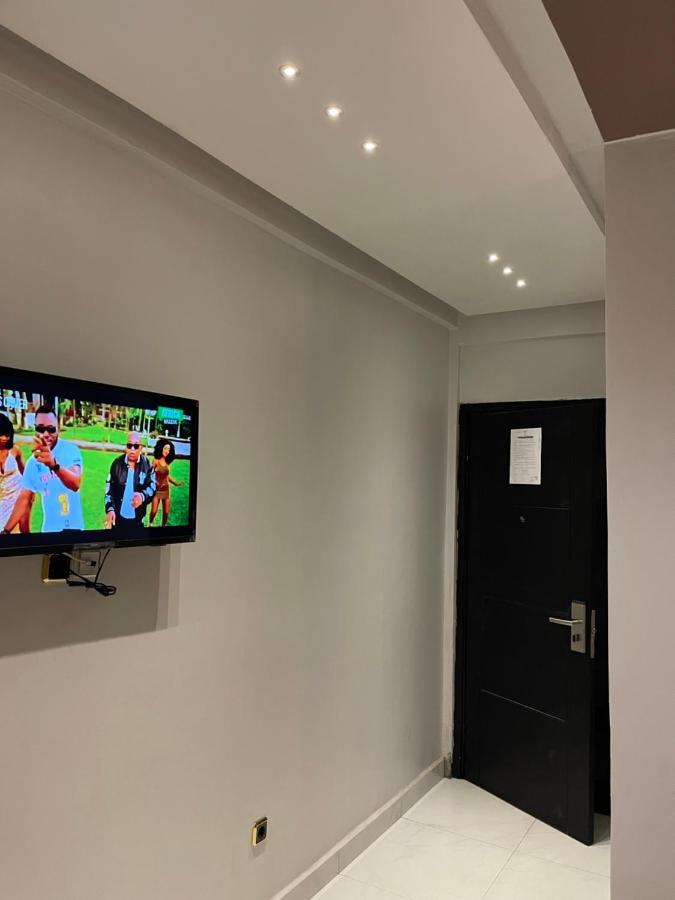 Hotel Vendome Дуала Екстериор снимка