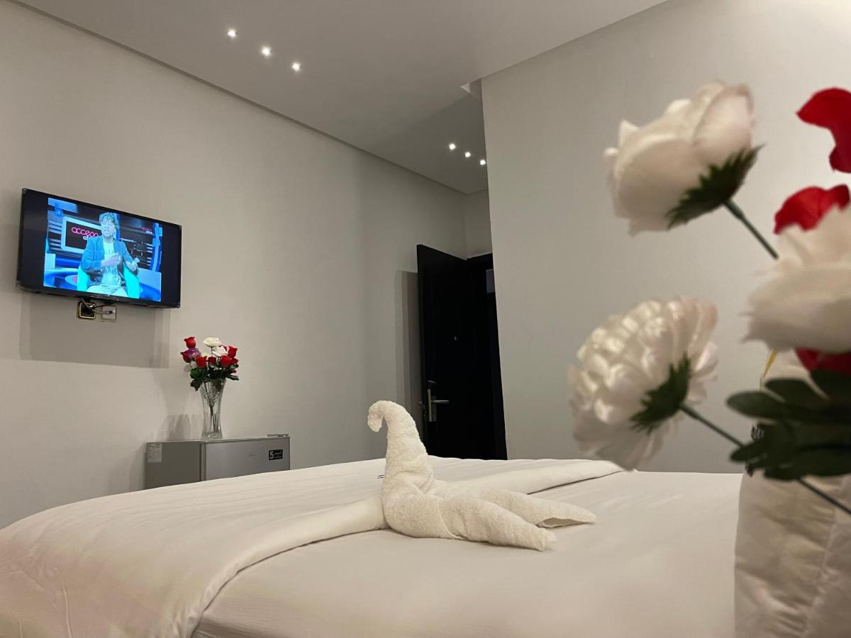 Hotel Vendome Дуала Екстериор снимка