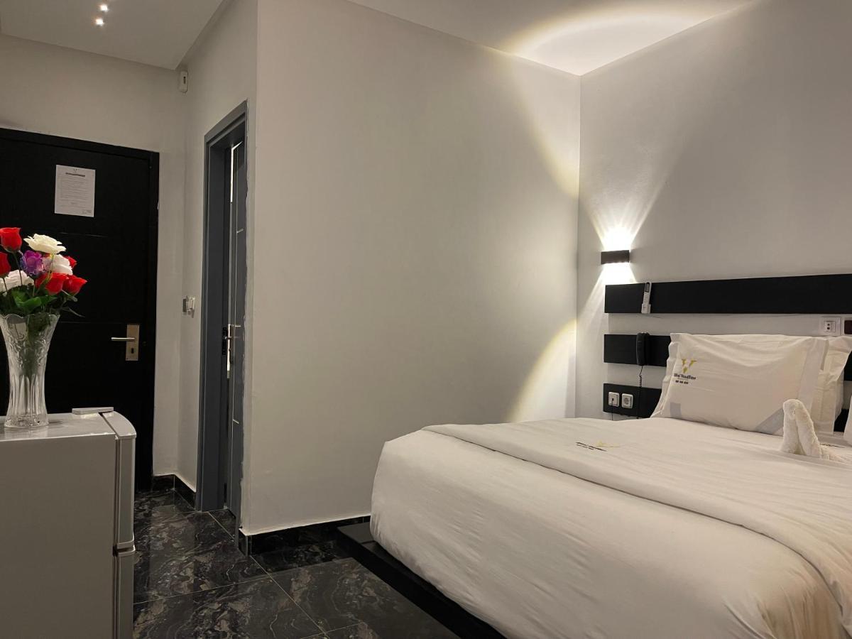 Hotel Vendome Дуала Екстериор снимка