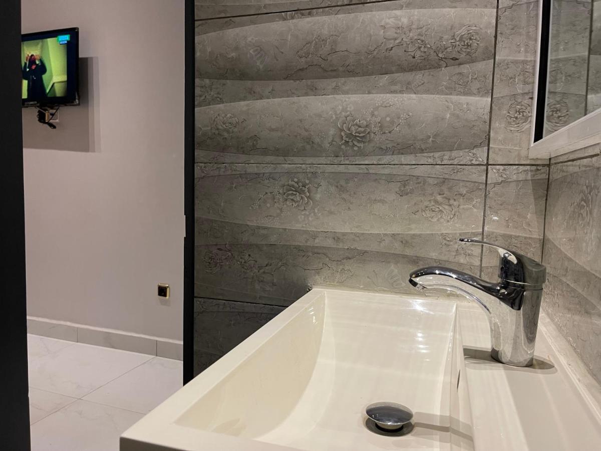 Hotel Vendome Дуала Екстериор снимка