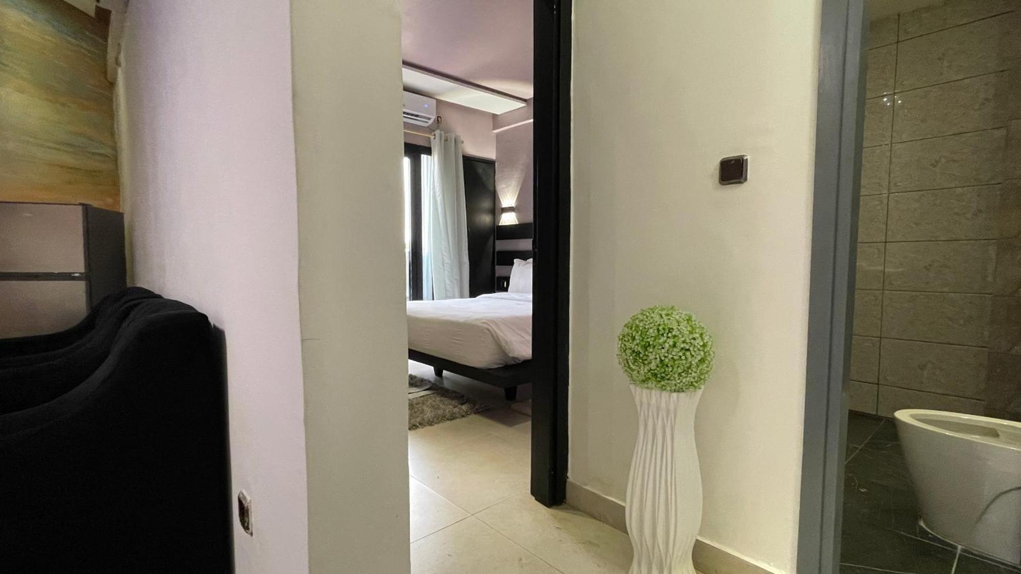 Hotel Vendome Дуала Екстериор снимка